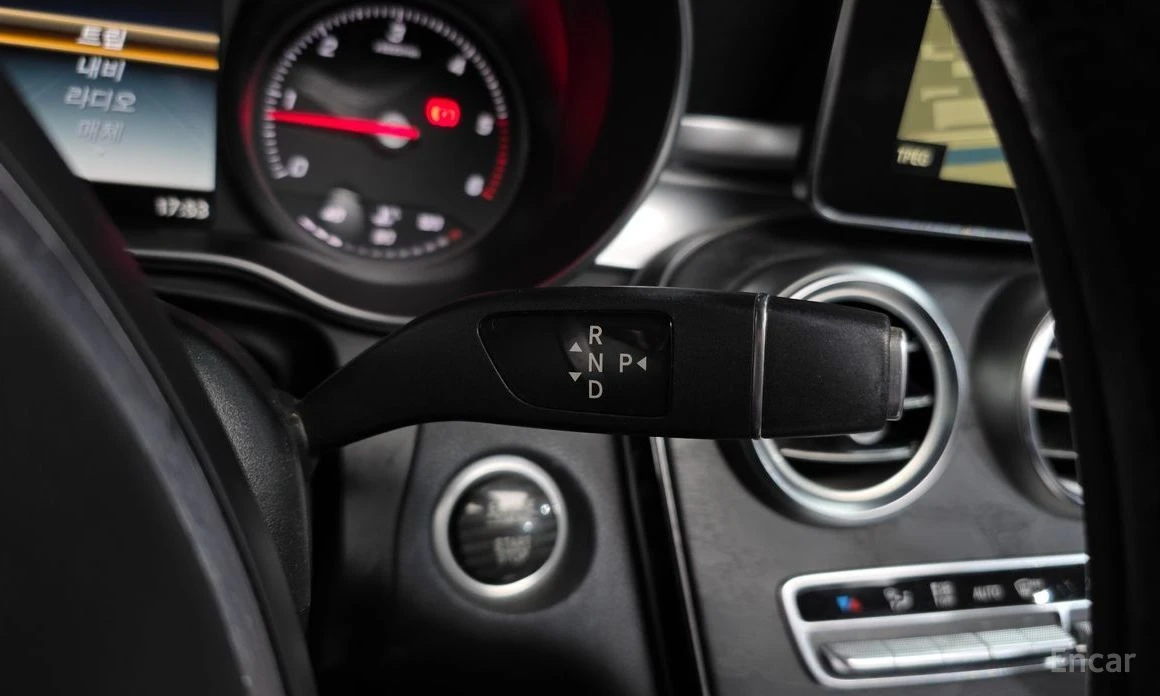 Mercedes-Benz GLC 220  - изображение 9