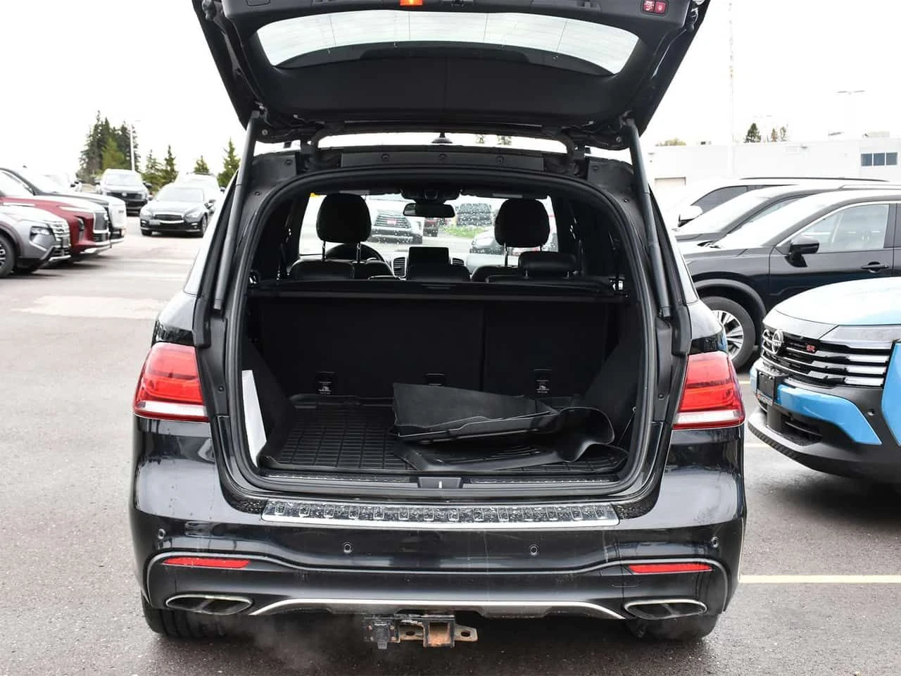 Mercedes-Benz GLE 43 AMG | ФИКСИРАНА ЦЕНА ДО БЪЛГАРИЯ | , снимка 6 - Автомобили и джипове - 54599184