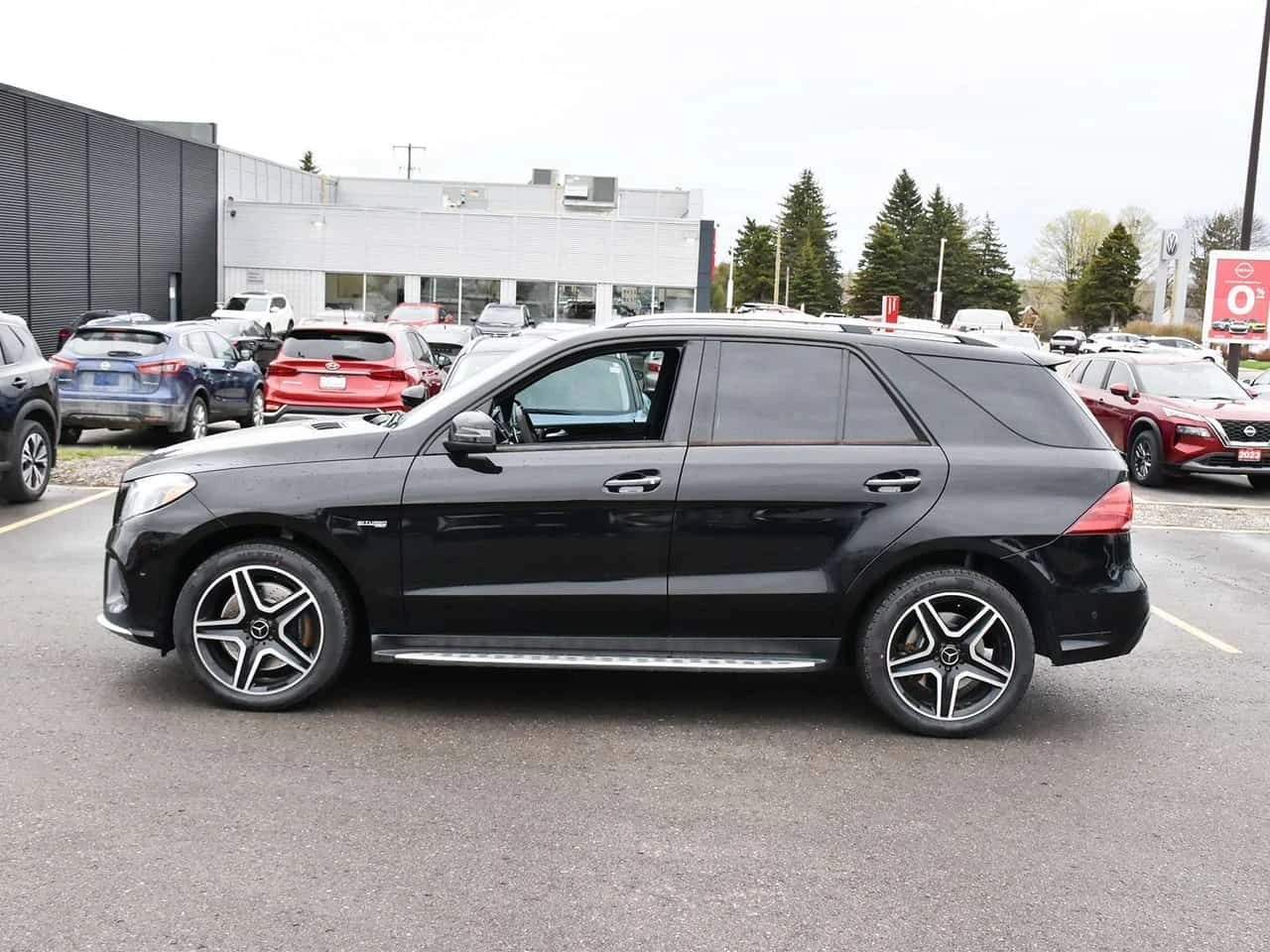Mercedes-Benz GLE 43 AMG | ФИКСИРАНА ЦЕНА ДО БЪЛГАРИЯ | , снимка 3 - Автомобили и джипове - 54599184