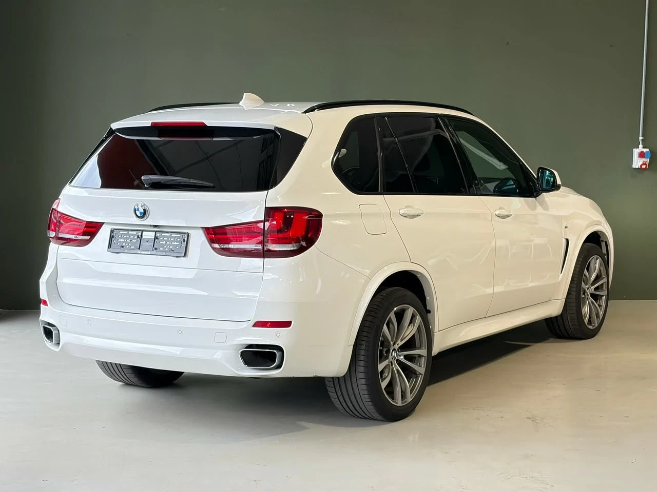 BMW X5  Х5  4.0D SWISS 202ХИЛ.КМ , снимка 4 - Автомобили и джипове - 55603540