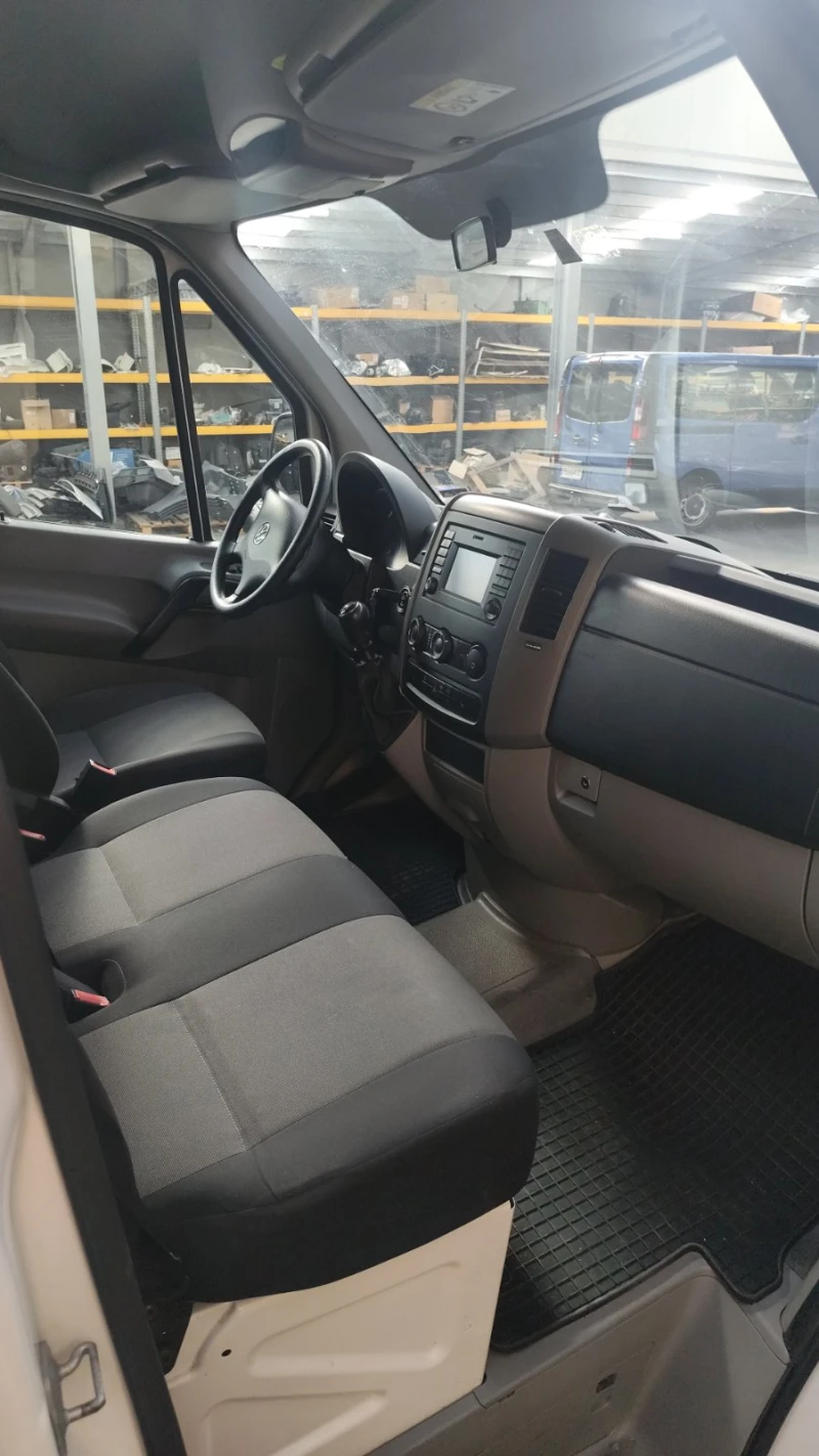 VW Crafter, снимка 3 - Бусове и автобуси - 51643792