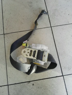 Колан преден десен Тойота Рав4 07г.