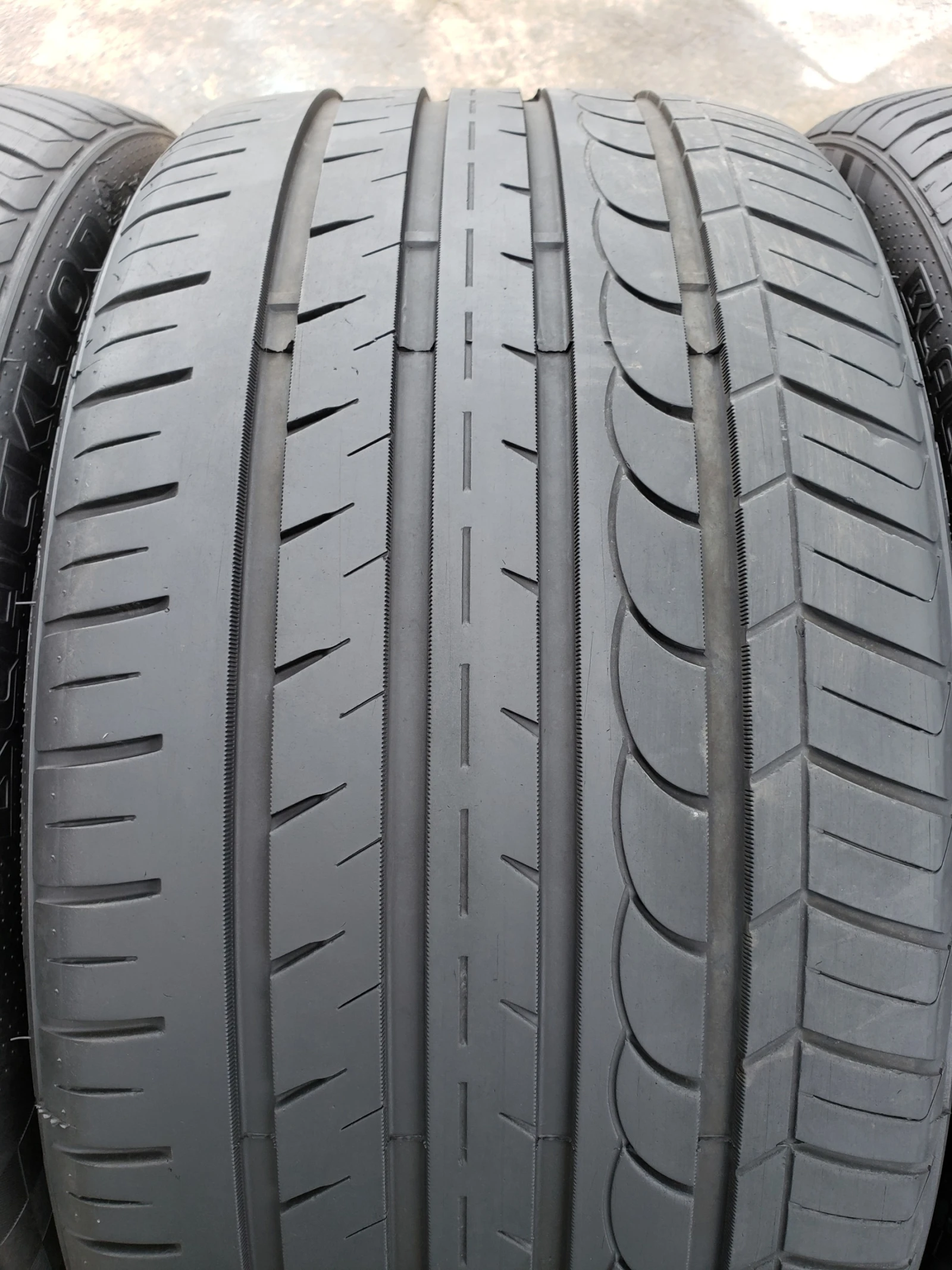 Гуми Летни 275/35R19, снимка 3 - Гуми и джанти - 54388324