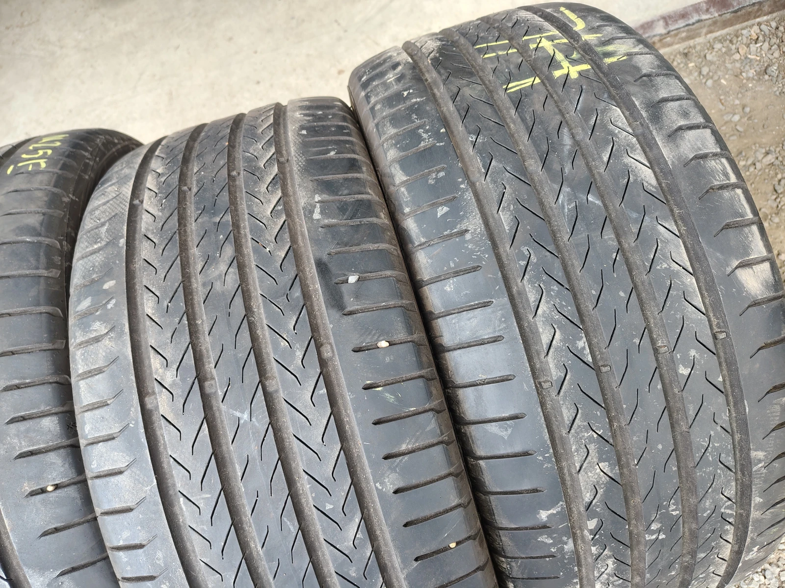 Гуми Летни 245/40R20, снимка 3 - Гуми и джанти - 55842192