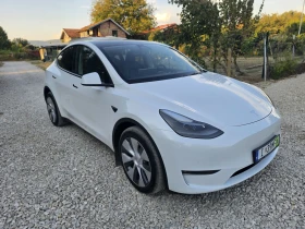 ������ Tesla Model Y
