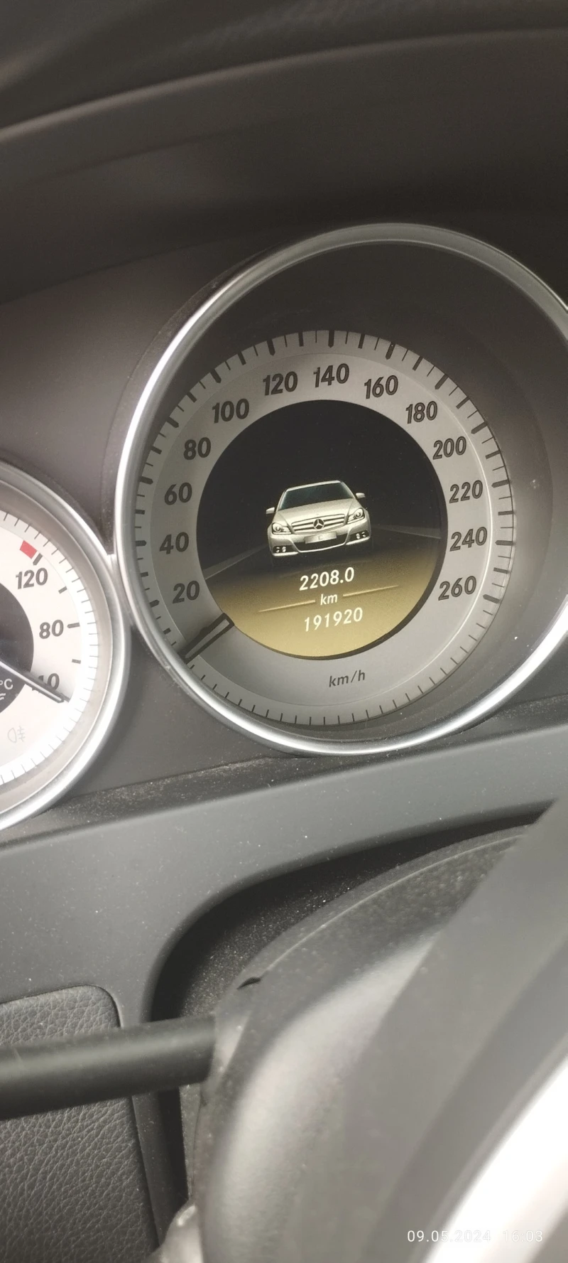 Mercedes-Benz C 220, снимка 8 - Автомобили и джипове - 48099355