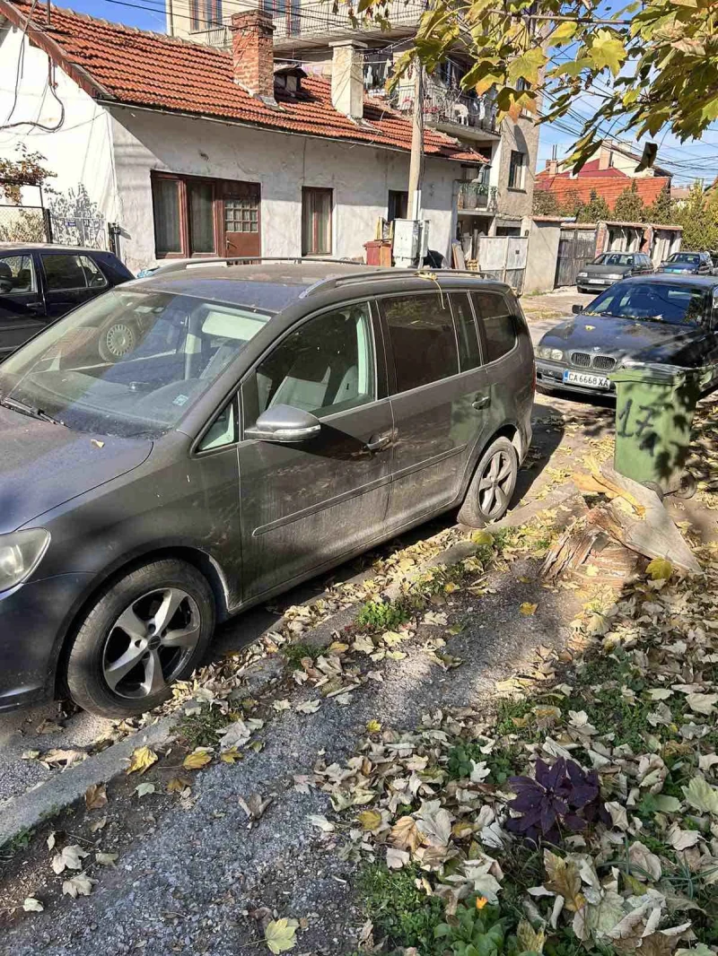 VW Touran 1.6 TDI, снимка 2 - Автомобили и джипове - 49307417