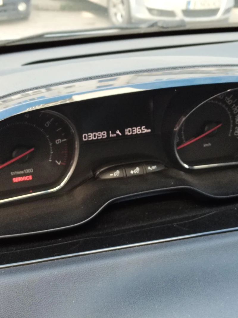 Peugeot 208, снимка 8 - Автомобили и джипове - 52522973