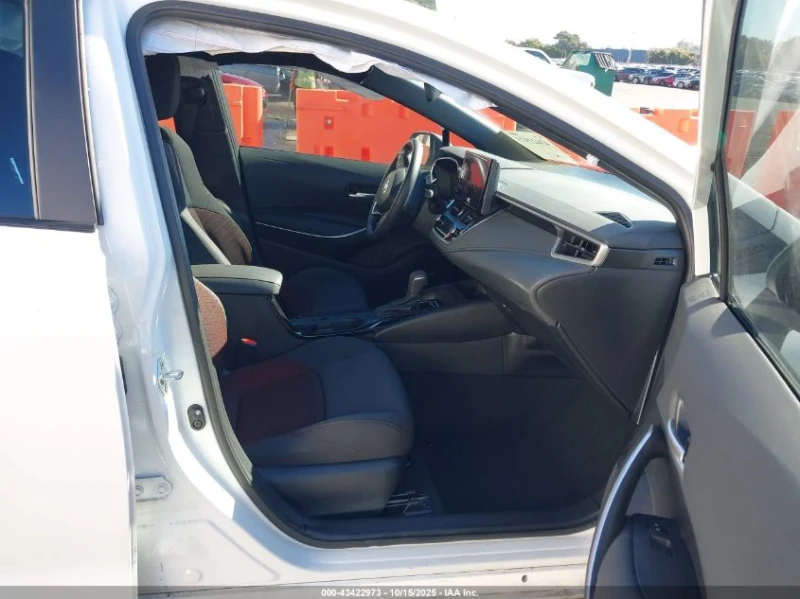 Toyota Corolla 2.0L I-4 DI, DOHC, VVT, 169HP Front Wheel Drive, снимка 11 - Автомобили и джипове - 53047157