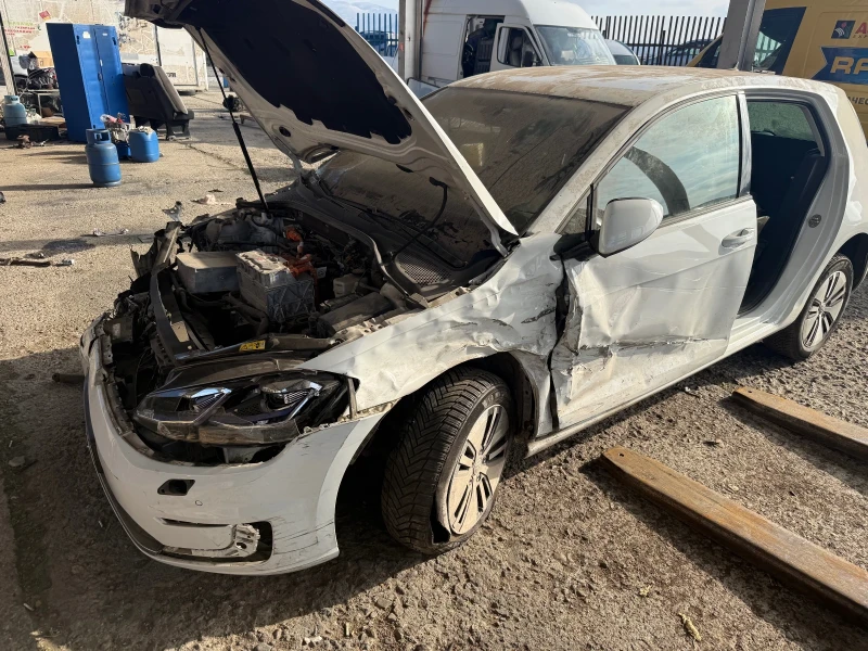 VW Golf, снимка 2 - Автомобили и джипове - 53141170