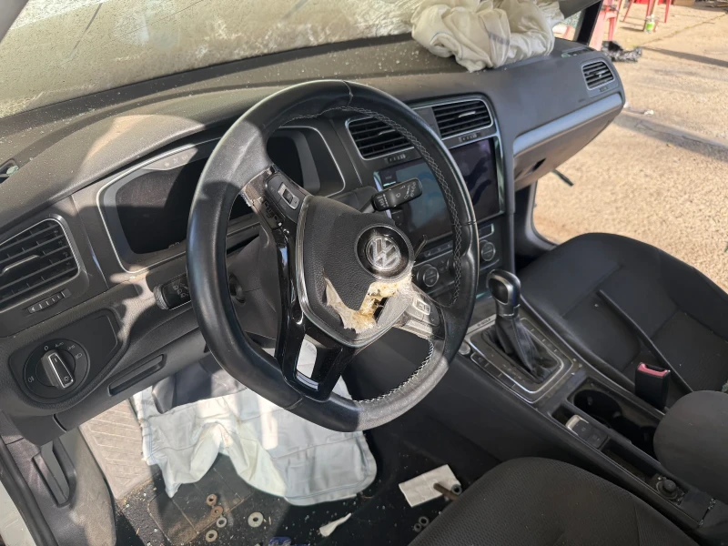 VW Golf, снимка 5 - Автомобили и джипове - 53141170