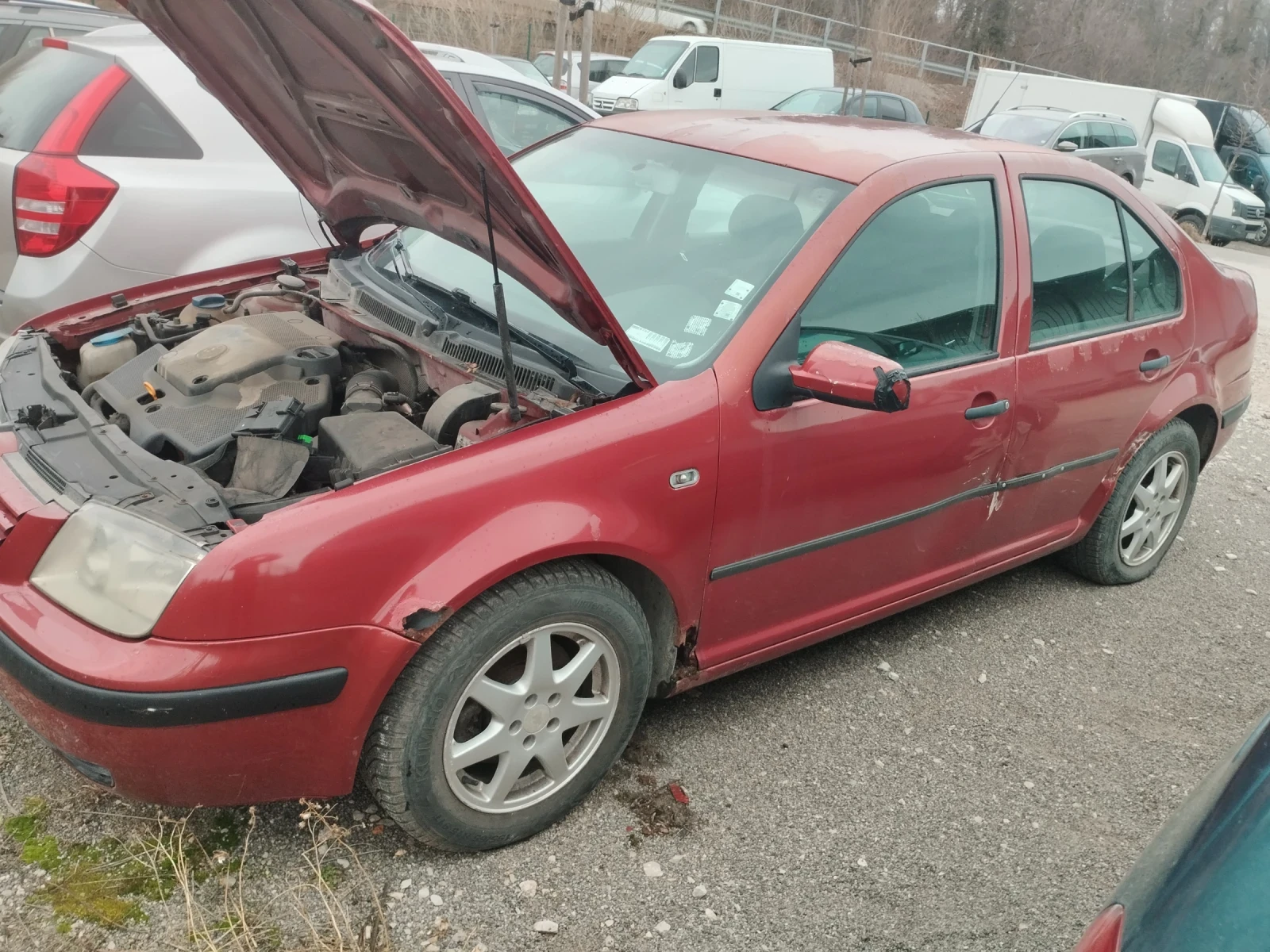 VW Bora 1.6 Капарирана, снимка 1