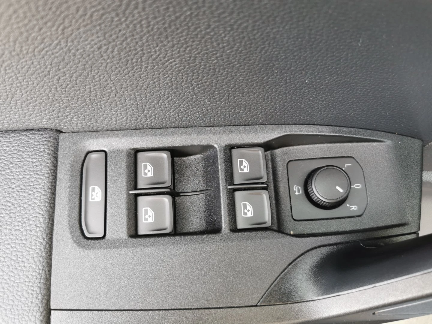 Seat Ibiza 1.0 TGI, снимка 13 - Автомобили и джипове - 55320046