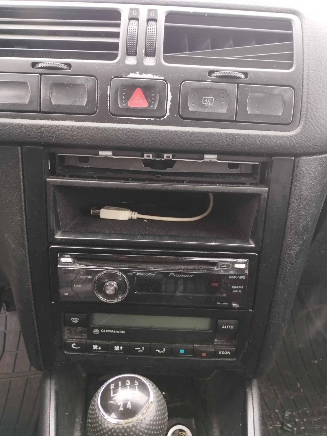 VW Bora 1.6 Капарирана - изображение 5