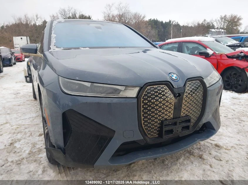 BMW iX XDRIVE50 * CARFAX* 360 КАМЕРИ* ПОДГРЕВИ - изображение 3