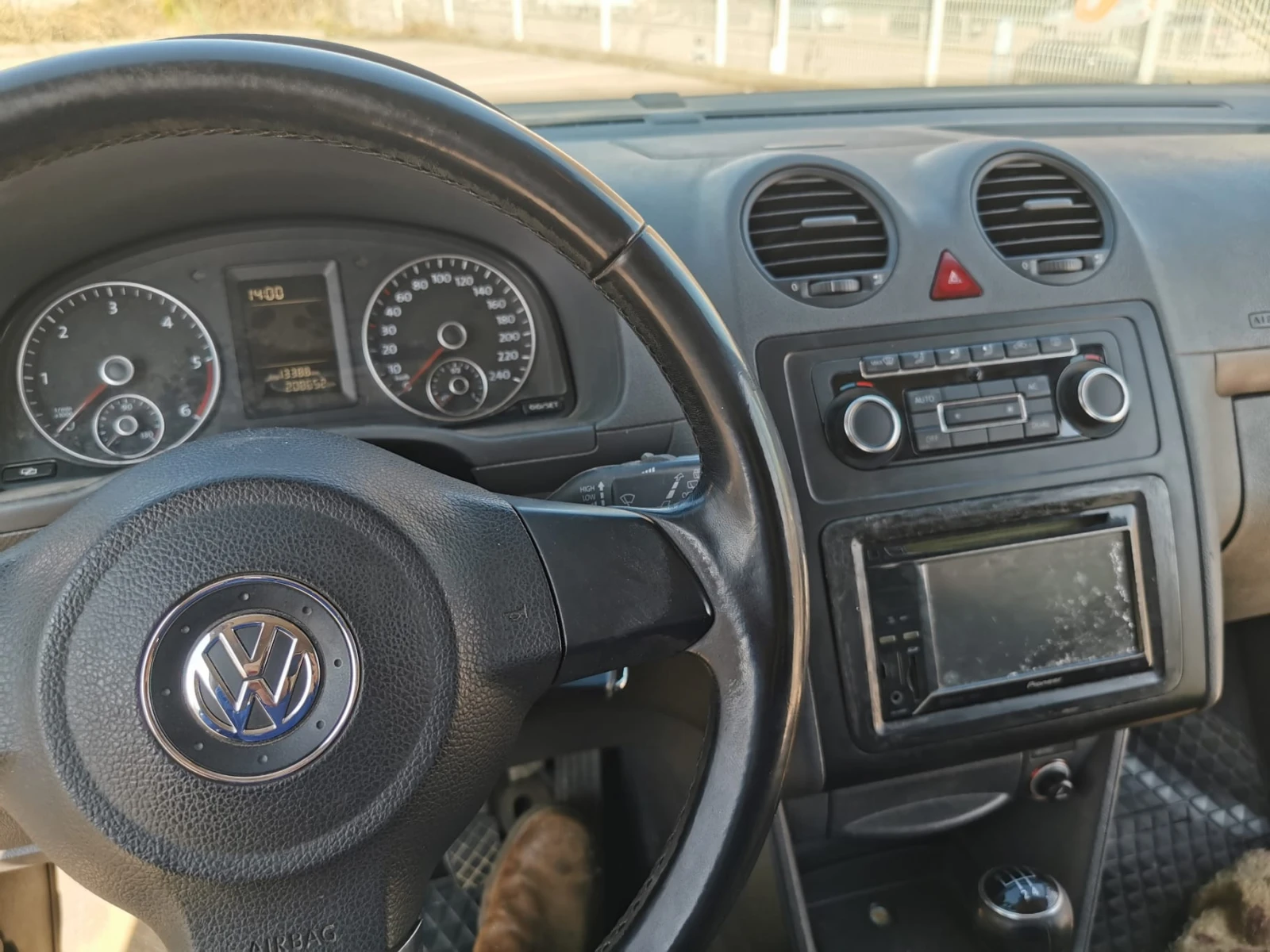 VW Caddy, снимка 6 - Автомобили и джипове - 54097331