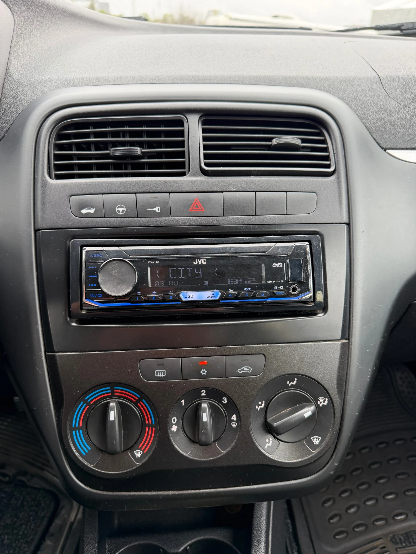 Fiat Punto МултиВолан/Климатик/Обслужен, снимка 5 - Автомобили и джипове - 54269290