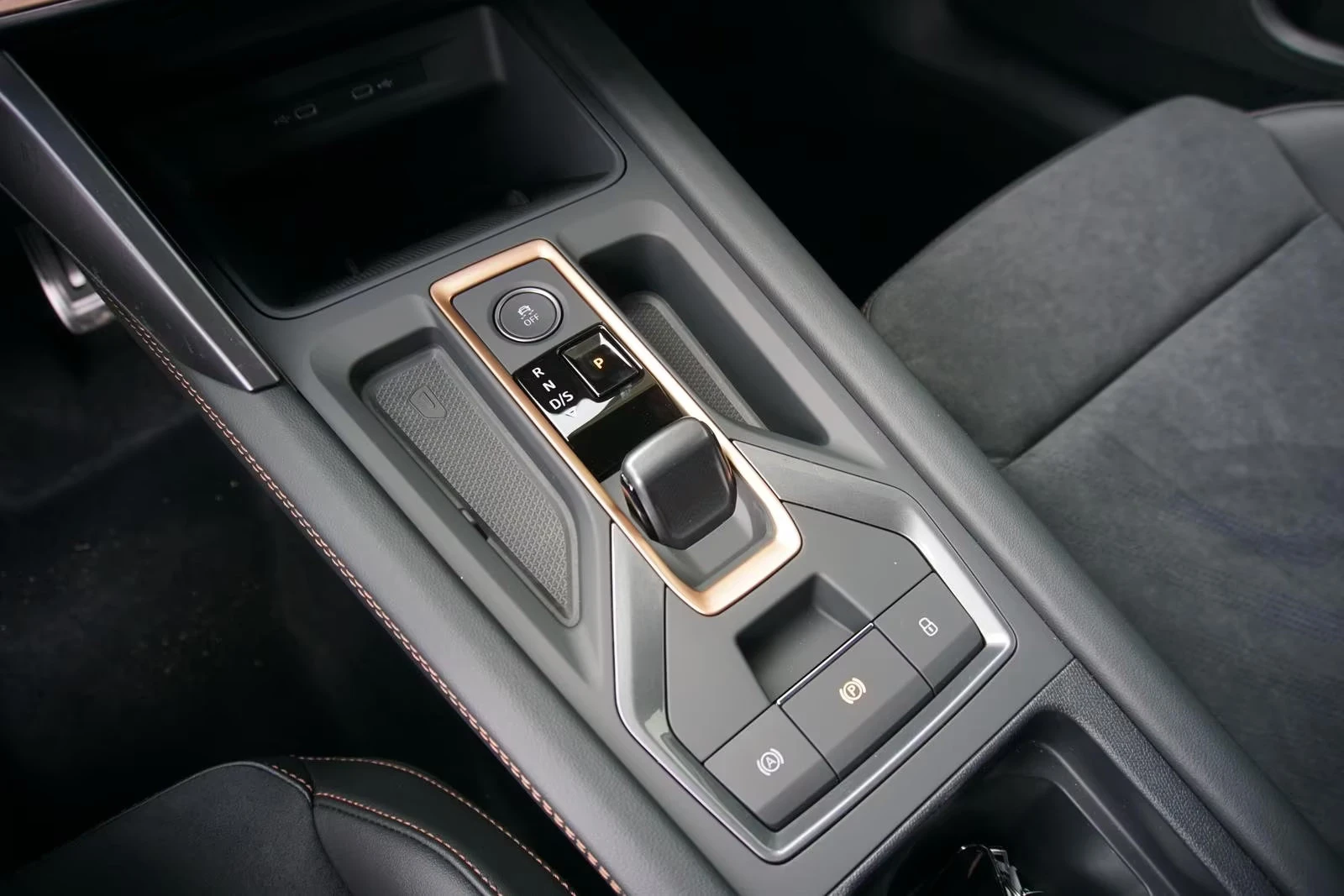 Cupra Formentor 2.0TSI/333HP/VZ/4DRIVE/PANO/CAM/MEMO/CPLAY/386q