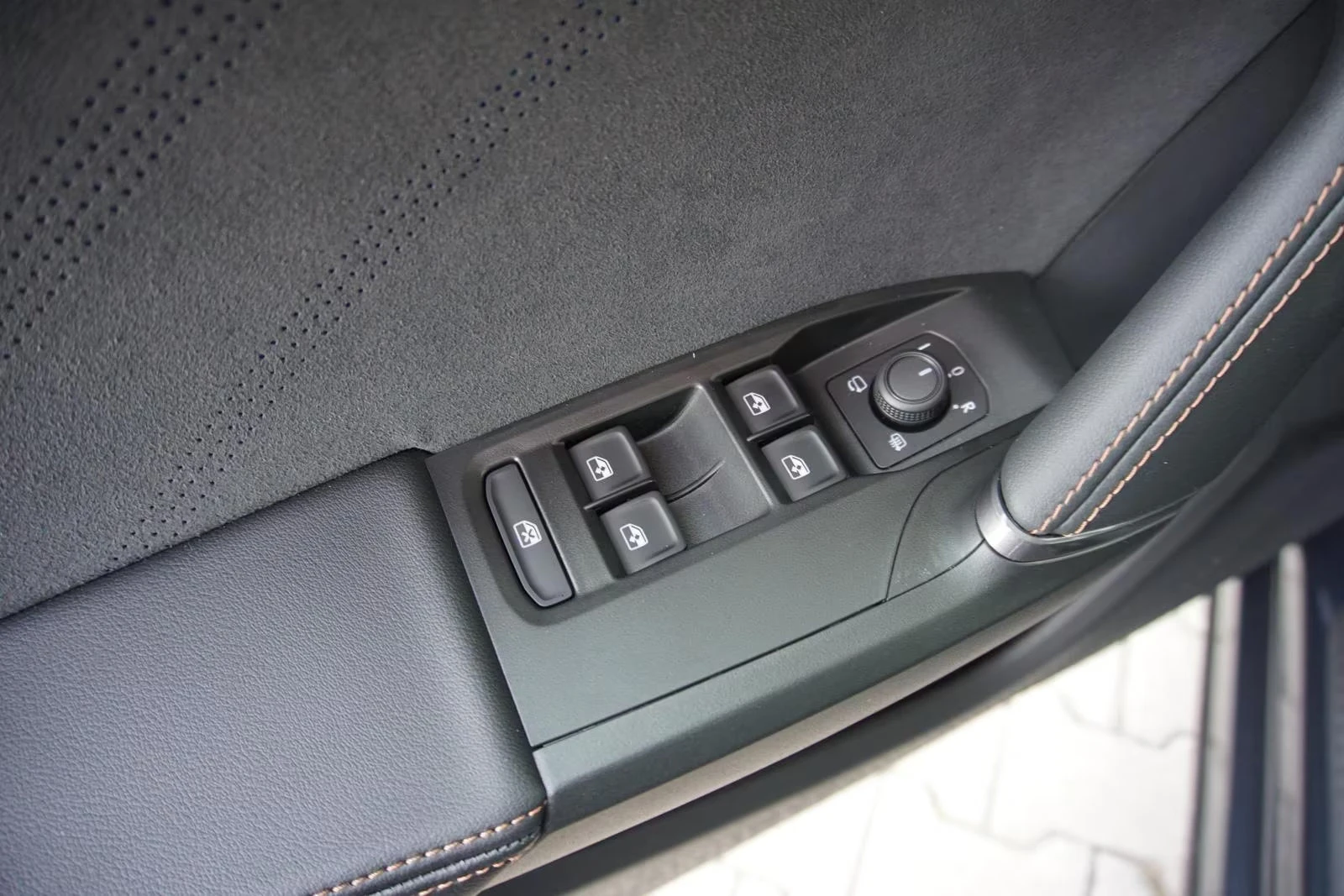 Cupra Formentor 2.0TSI/333HP/VZ/4DRIVE/PANO/CAM/MEMO/CPLAY/386q, снимка 14 - Автомобили и джипове - 54823530