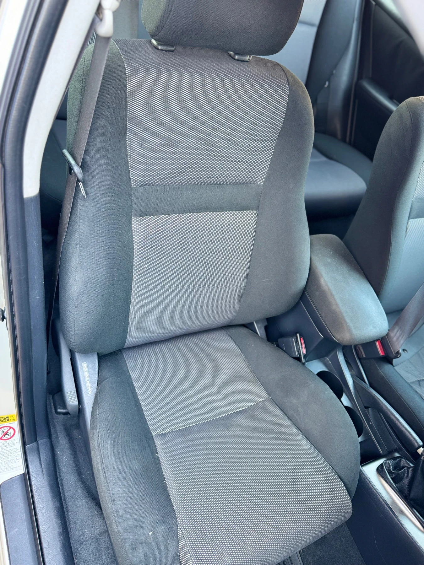 Toyota Corolla D-4D, снимка 8 - Автомобили и джипове - 55771949