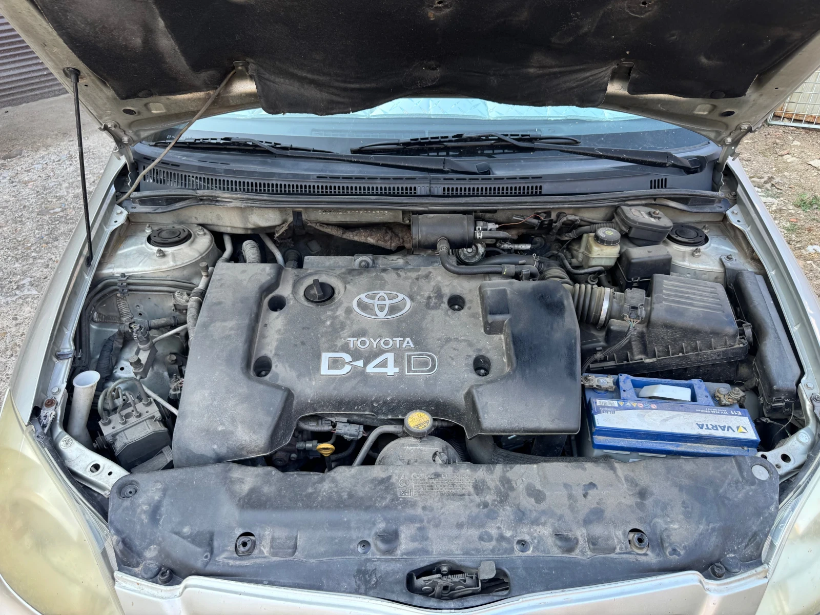 Toyota Corolla D-4D, снимка 11 - Автомобили и джипове - 55771949