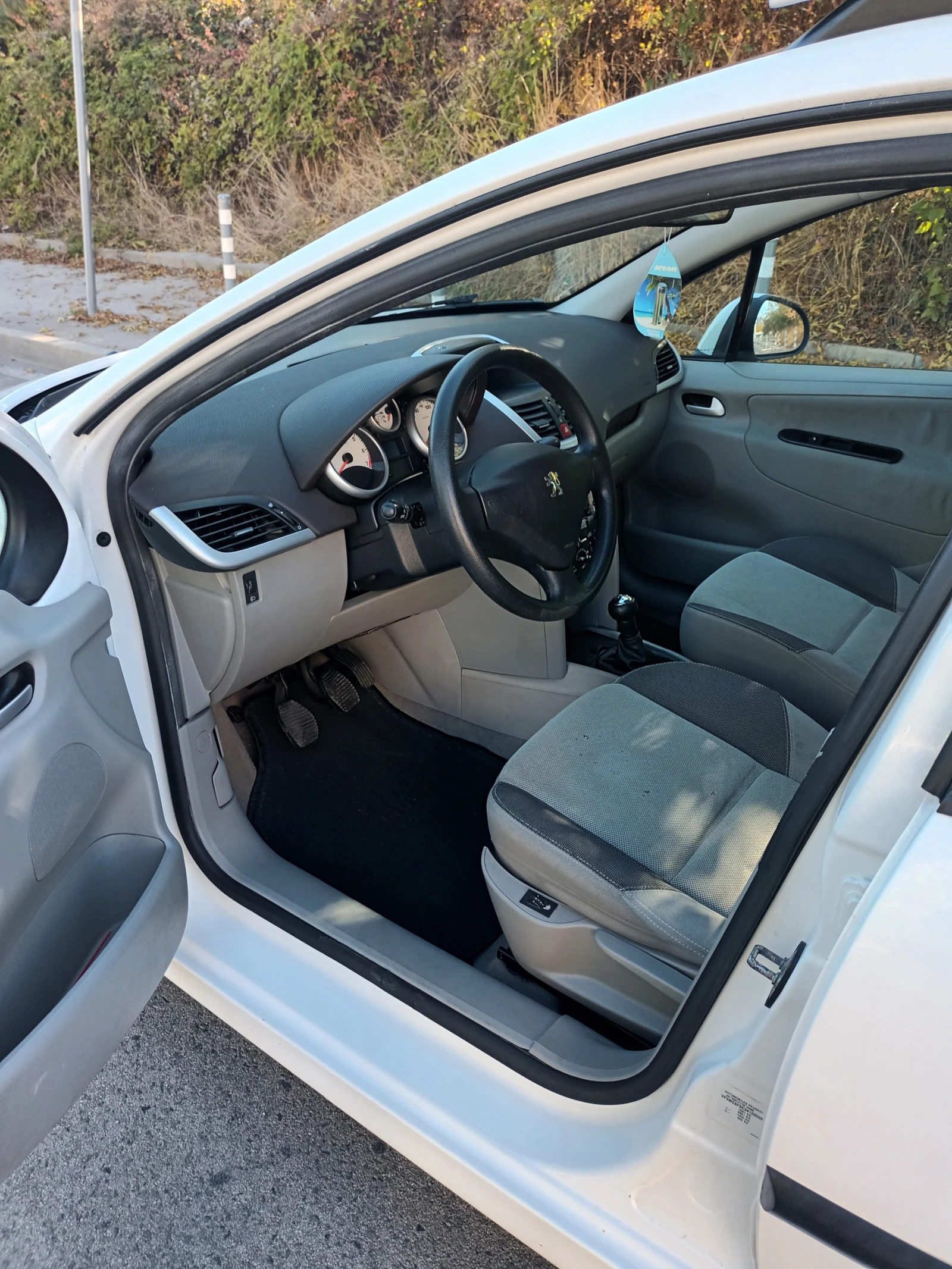 Peugeot 207, снимка 3 - Автомобили и джипове - 56733315