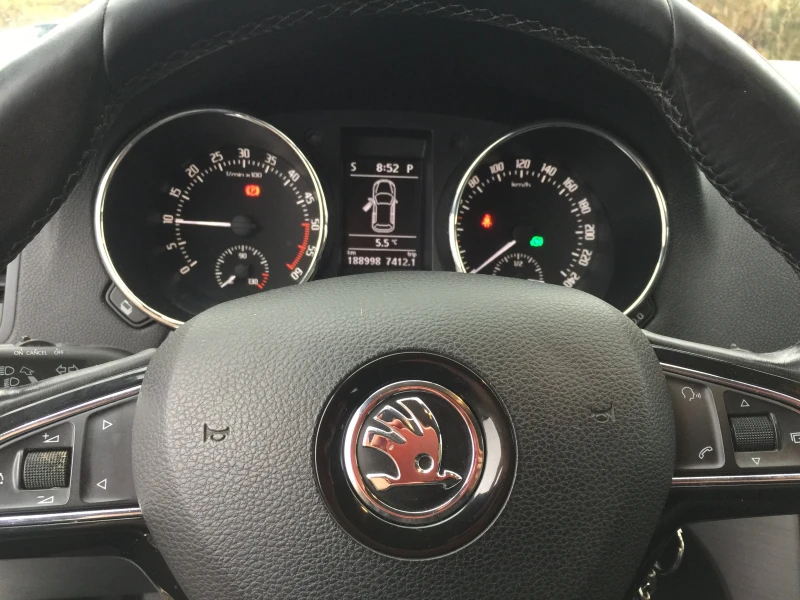 Skoda Yeti 2.0 tdci, снимка 7 - Автомобили и джипове - 51607470