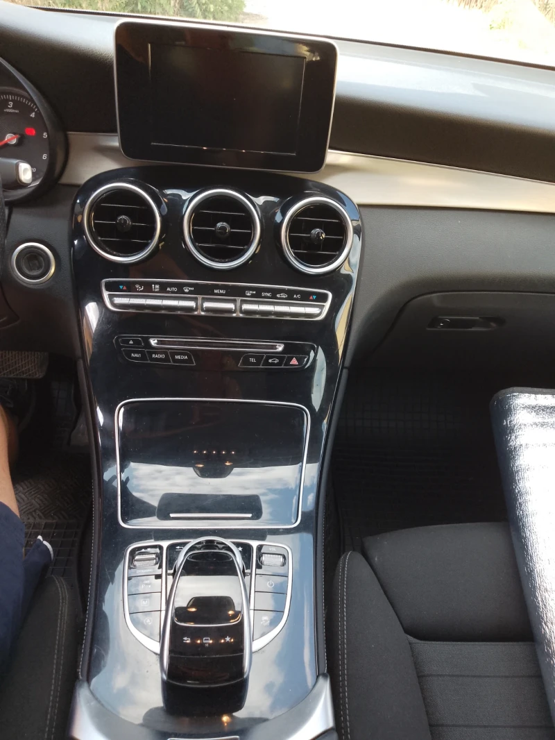 Mercedes-Benz GLC 220 220d 4matic, снимка 9 - Автомобили и джипове - 52025495