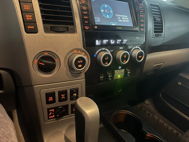 Toyota Sequoia Platinum 5.7 V8 4x4, снимка 4 - Автомобили и джипове - 52369890