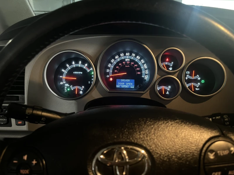 Toyota Sequoia Platinum 5.7 V8 4x4, снимка 5 - Автомобили и джипове - 52369890