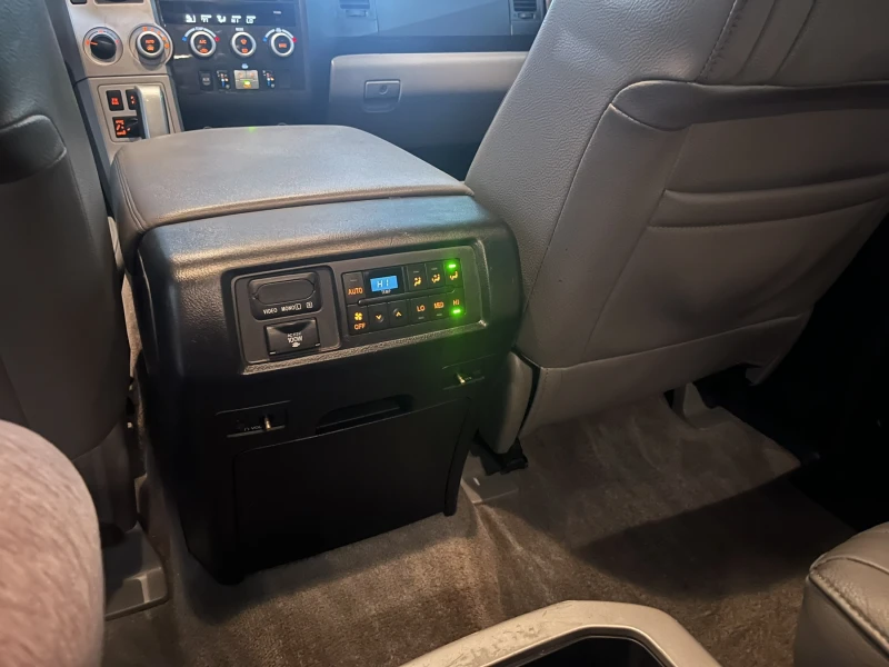 Toyota Sequoia Platinum 5.7 V8 4x4, снимка 11 - Автомобили и джипове - 52369890