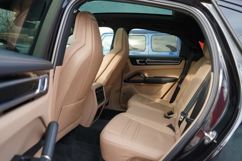 Porsche Cayenne S COUPE* PANO* KEYLESS* HEAD UP* EXCLUSIVE* CARBON, снимка 17 - Автомобили и джипове - 52824874