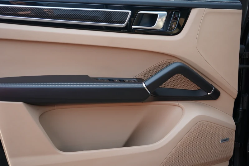 Porsche Cayenne S COUPE* PANO* KEYLESS* HEAD UP* EXCLUSIVE* CARBON, снимка 7 - Автомобили и джипове - 52824874
