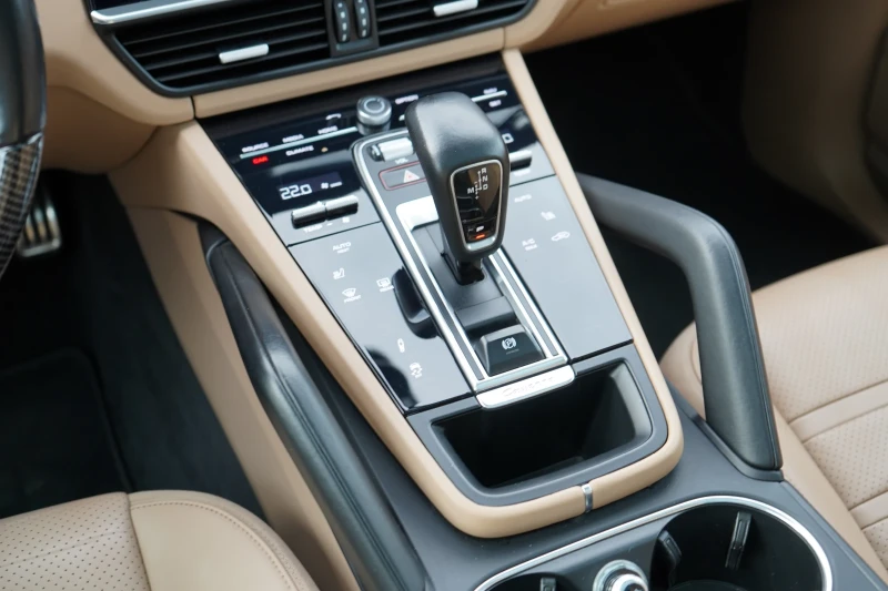 Porsche Cayenne S COUPE* PANO* KEYLESS* HEAD UP* EXCLUSIVE* CARBON, снимка 13 - Автомобили и джипове - 52824874
