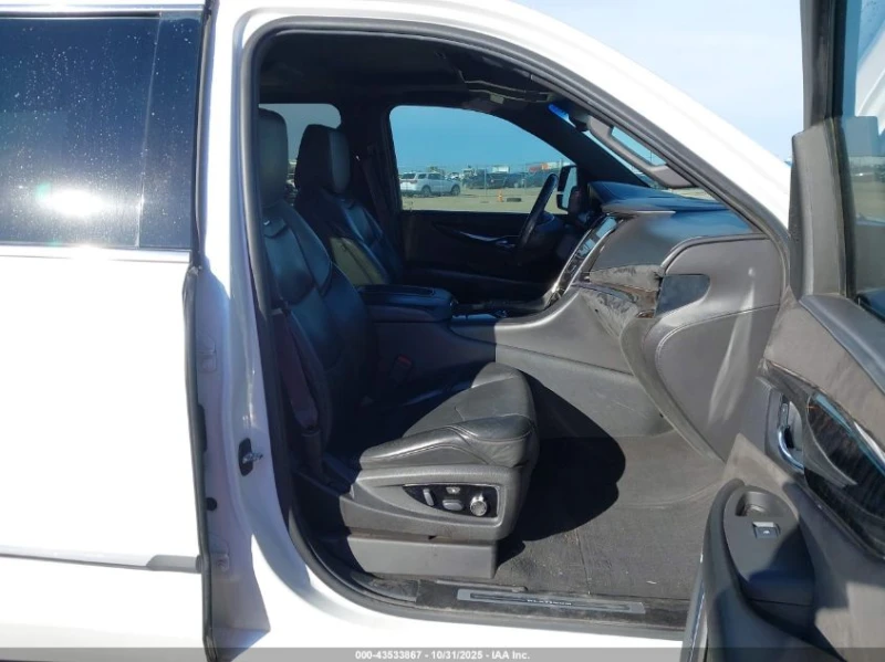 Cadillac Escalade 6.2L V-8 DI, VVT, 420HP 4X4 Drive, снимка 10 - Автомобили и джипове - 53214970