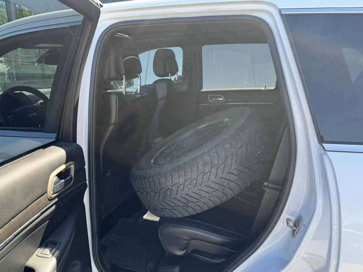 Jeep Grand cherokee OVERLAND 5.7 HEMI* Обдух* Пано* Дистроник* Въздух* - изображение 10