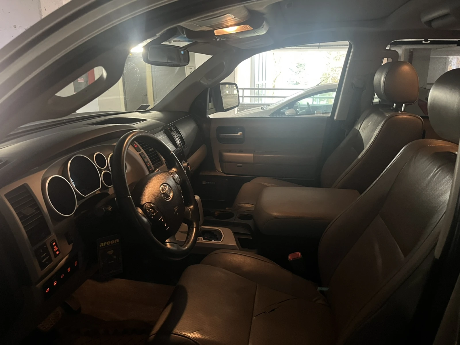 Toyota Sequoia Platinum 5.7 V8 4x4 | Mobile.bg   10