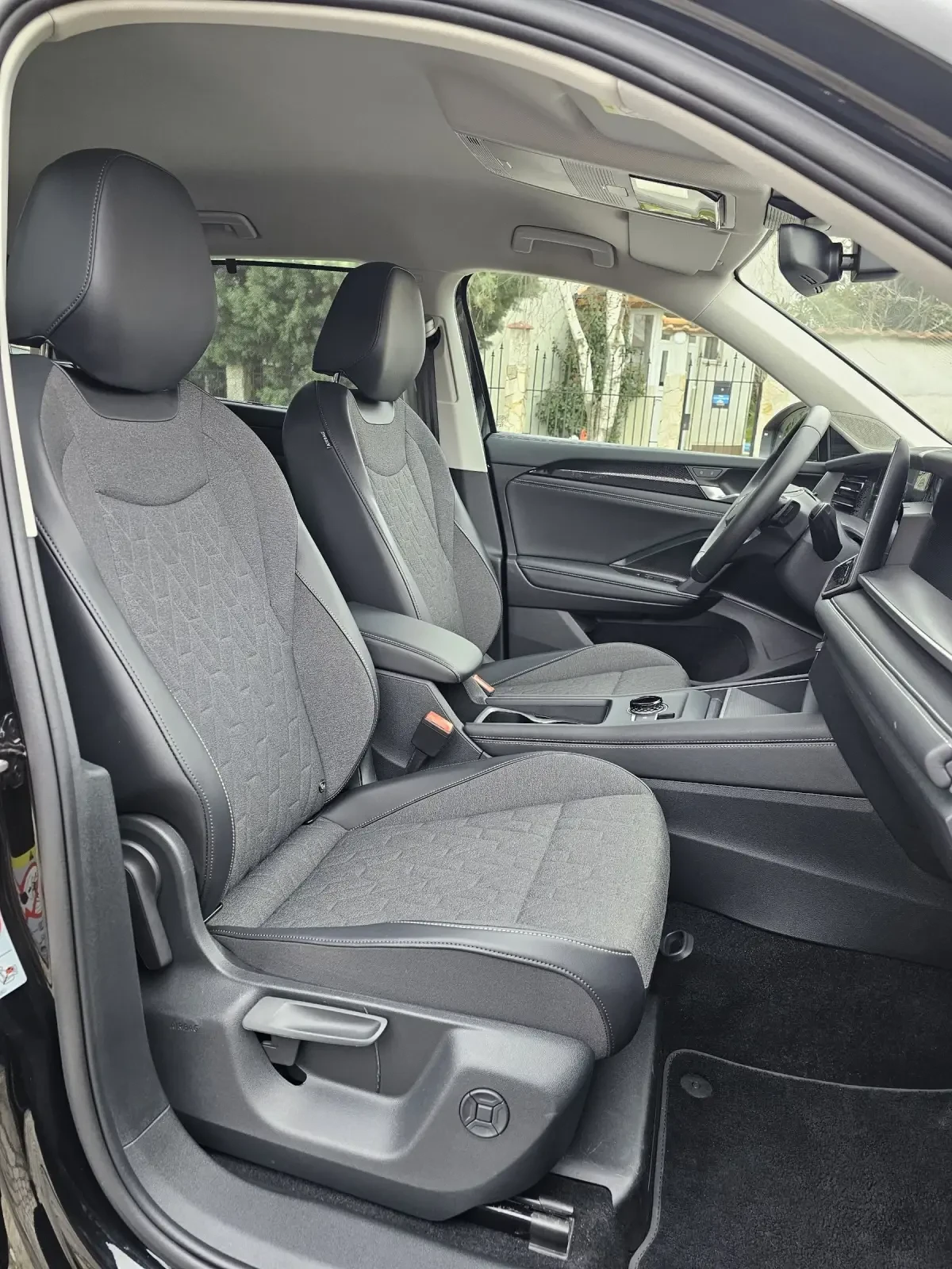 VW Tayron 1.5 eTSI Life 7седалки IQ.LIGHT-HD-Matrix, снимка 13 - Автомобили и джипове - 53193540