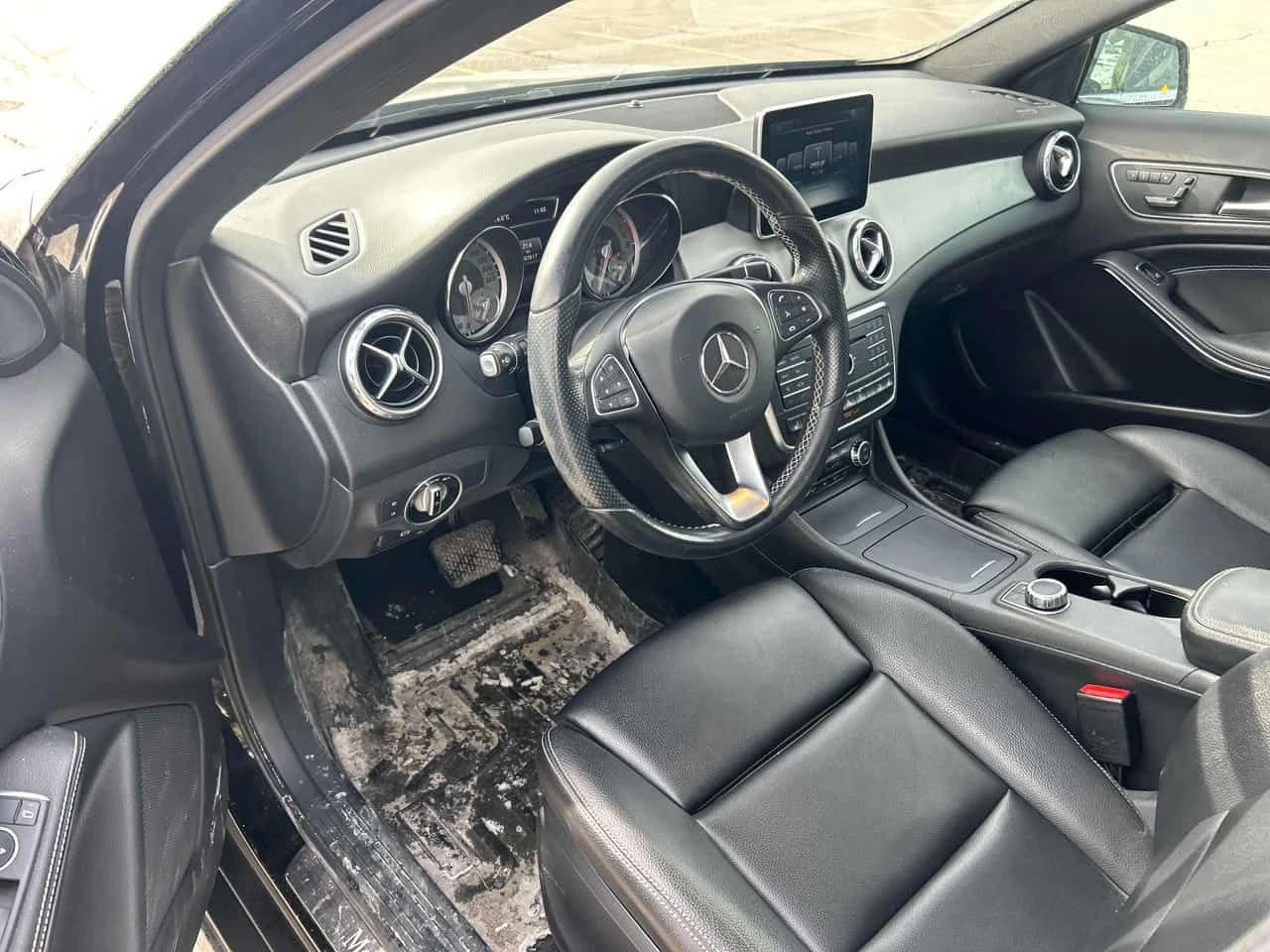 Mercedes-Benz GLA 250 CARFAX/ПАНОРАМА/ПОДГРЕВИ, снимка 7 - Автомобили и джипове - 54005536