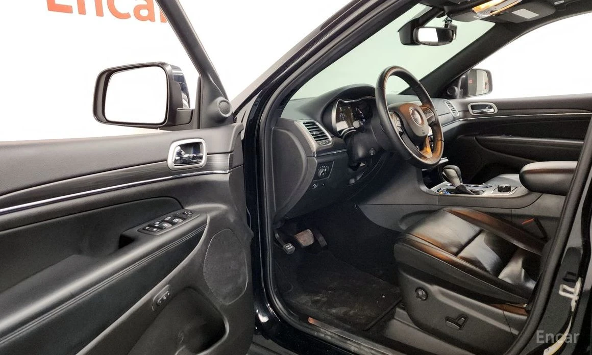 Jeep Grand cherokee 3.6 LIMITED* ПОДГРЕВ* ОБДУХВАНЕ* PANORAMA* КАМЕРА*, снимка 6 - Автомобили и джипове - 54241080