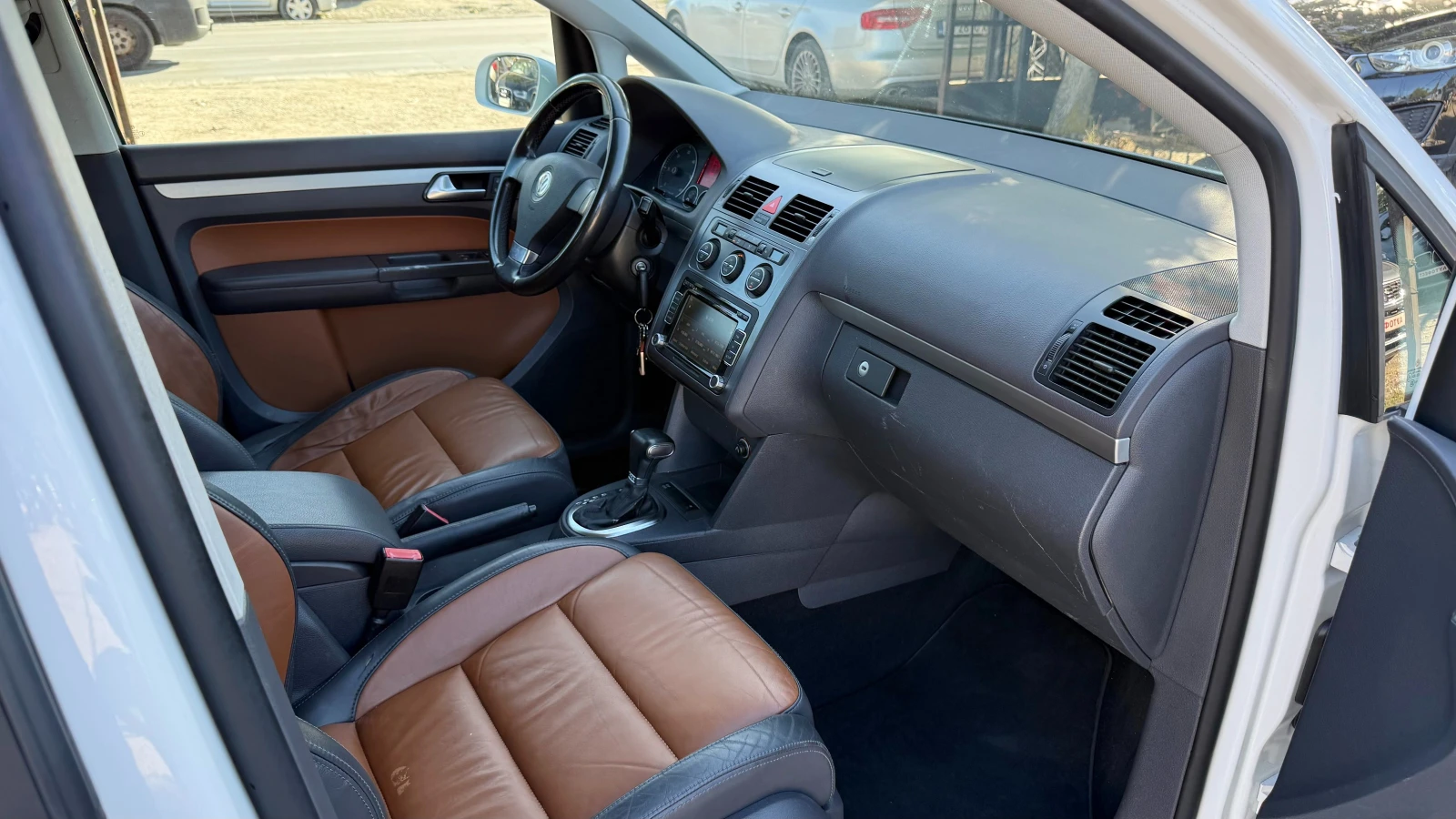 VW Tiguan 2.0TDI DSG 6+ 1M, снимка 8 - Автомобили и джипове - 56023195