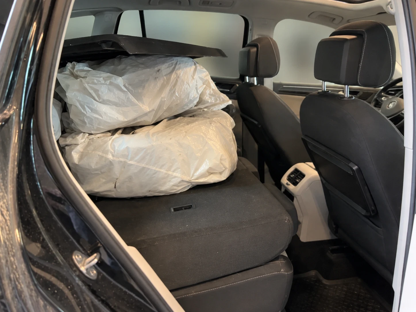 VW Tiguan 2.0 TDI  4х4  ОЧАКВАН ВНОС, снимка 7 - Автомобили и джипове - 56150072