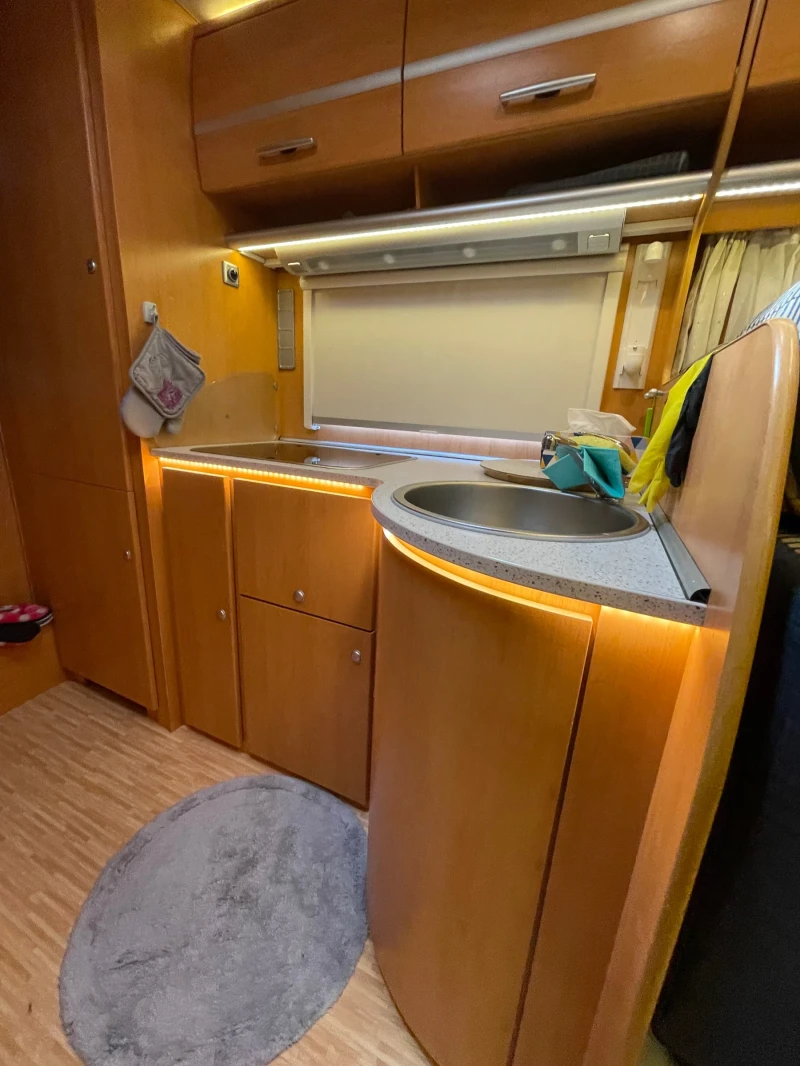 Кемпер HYMER / ERIBA, снимка 6 - Каравани и кемпери - 48985401