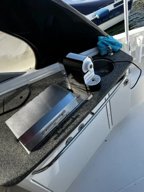 Моторна яхта Chaparral, снимка 10