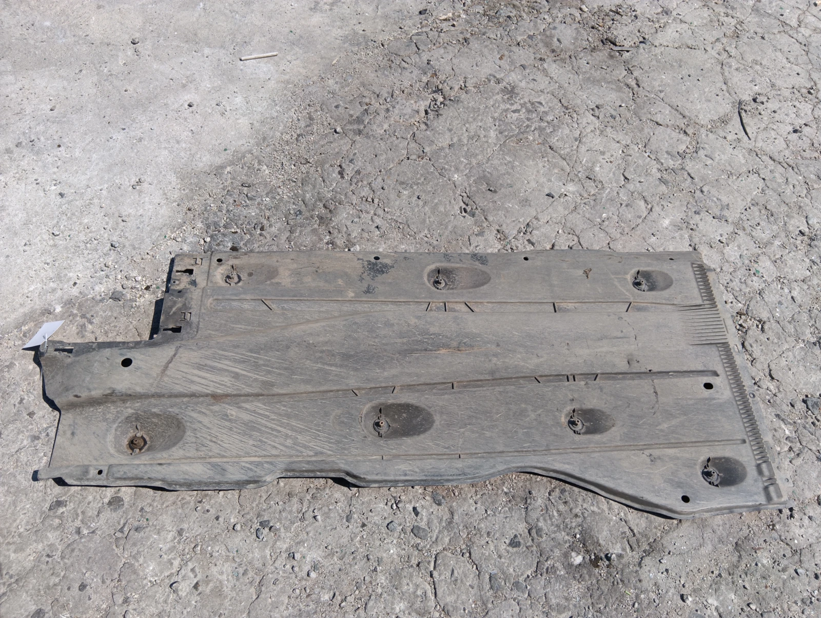 кора лява 5Q0825201L Audi A3