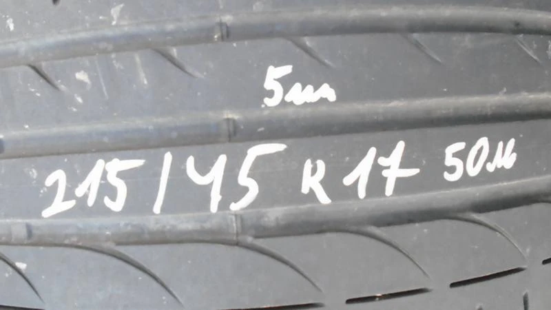 Гуми Летни 215/45R17, снимка 1 - Гуми и джанти - 22370687