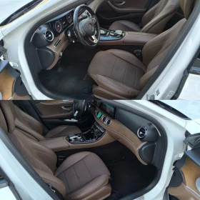 Mercedes-Benz E 220 220D AMG 4matic, снимка 13