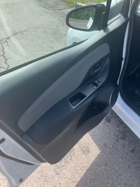 Toyota Yaris 1.3/6 скорости, снимка 10