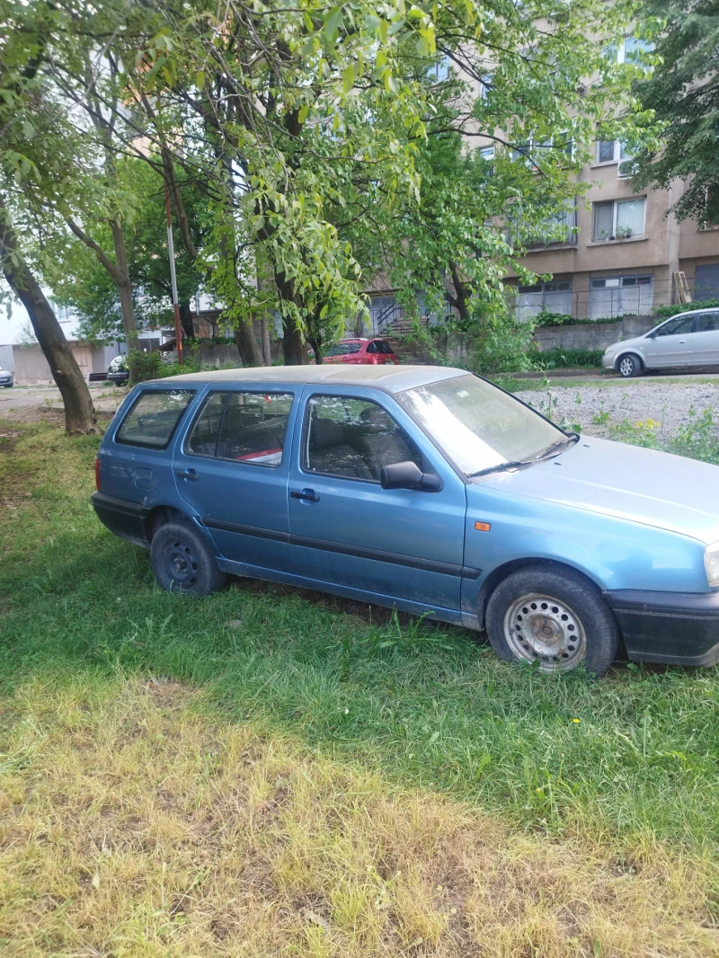 VW Golf Комби, снимка 2 - Автомобили и джипове - 46507563