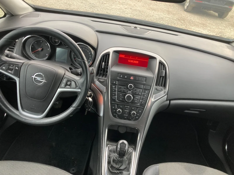 Opel Astra 1.7 CDTI, снимка 7 - Автомобили и джипове - 49469405